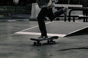 爱游戏-关键先生塔图姆与王者之师SKT，双线告捷，荣耀同辉